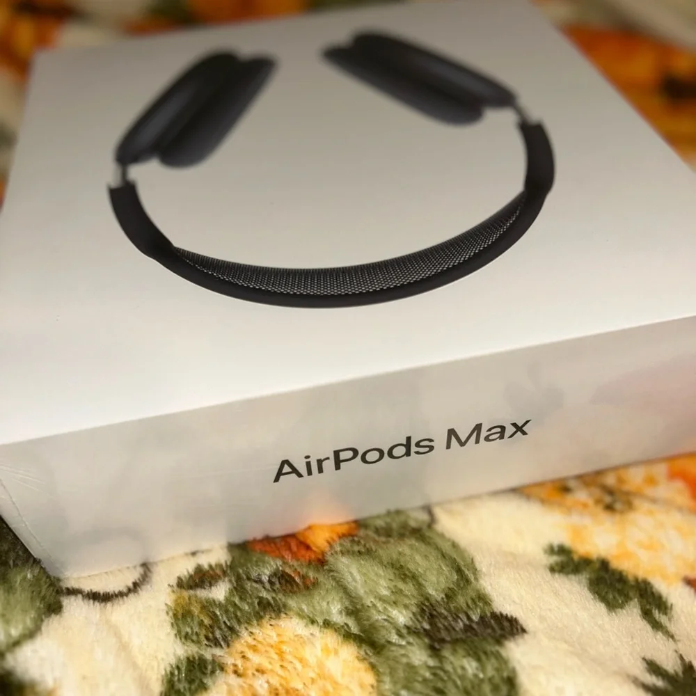Apple AirPods Max - Charcoal Gray